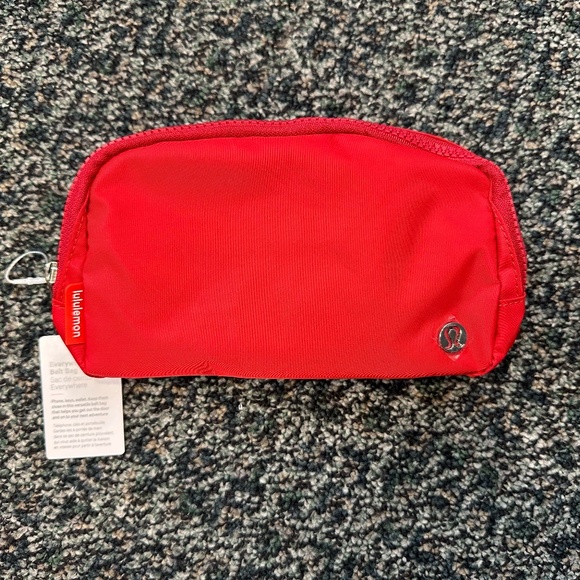 Lululemon Everywhere belt bag 1L Red - Picture 1 of 4
